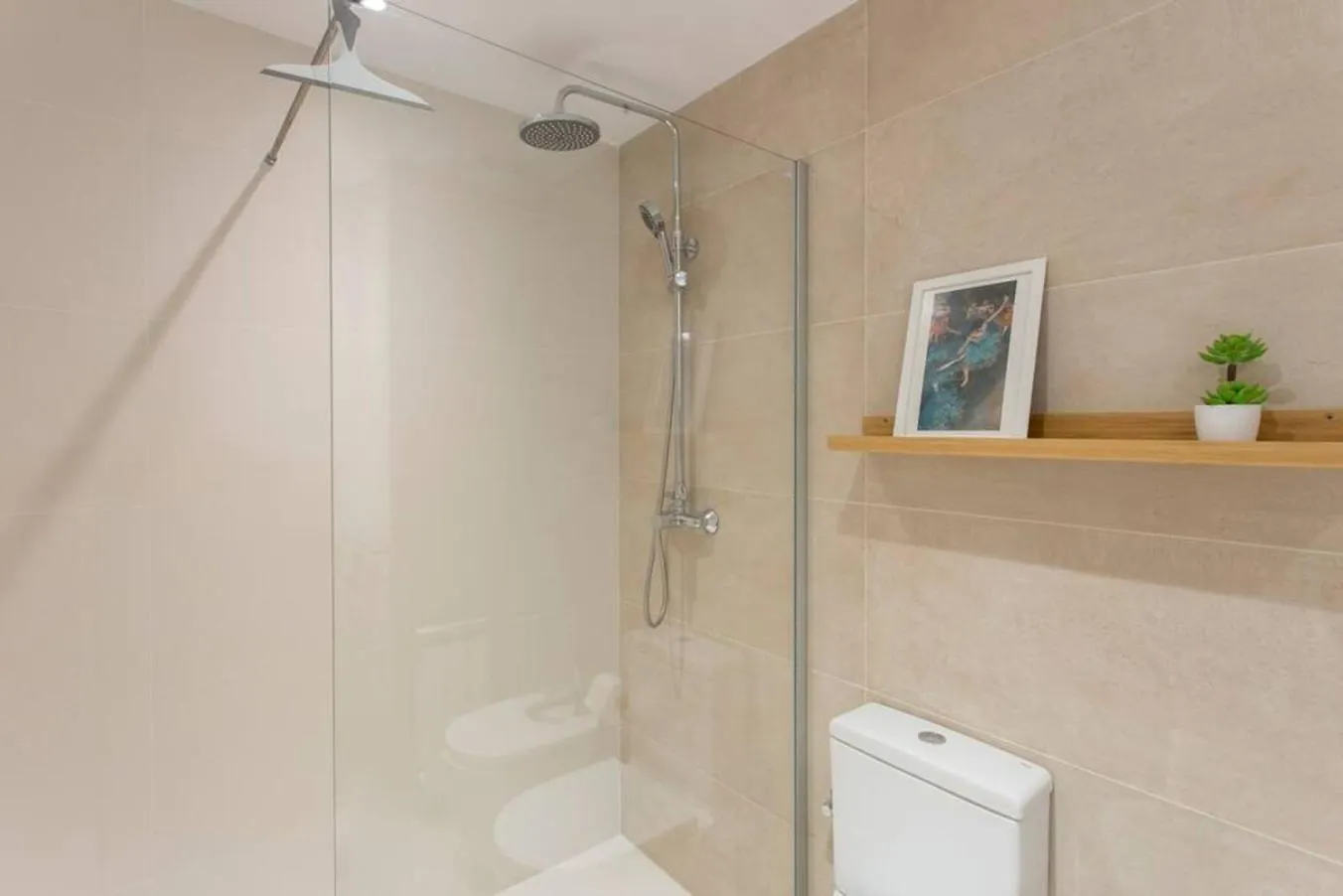 New Apartment With Private Rooftop L’Hospitalet de Llobregat 0*,  Hiszpania